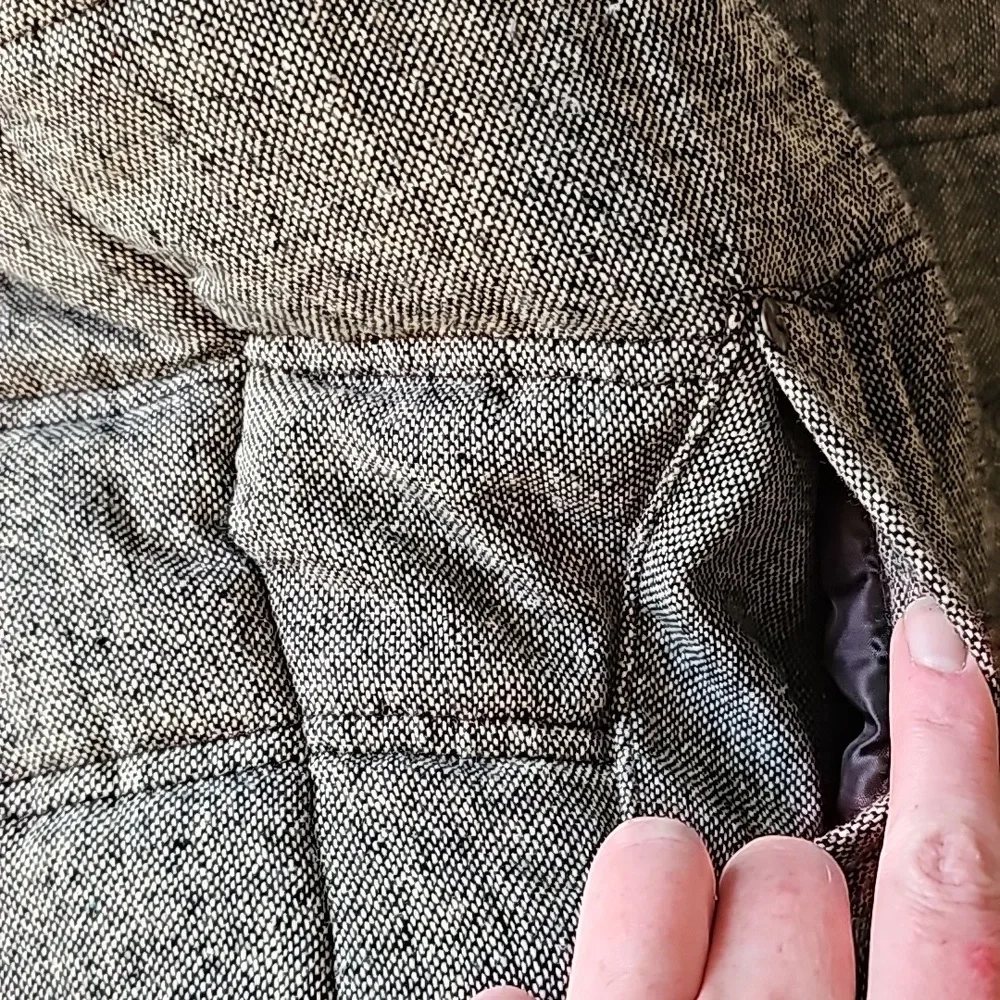 VEST - Picture 3 of 4